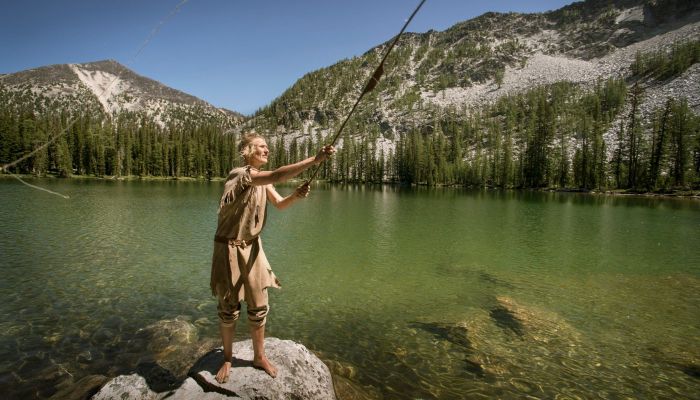 Lynx fishing