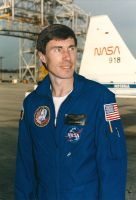 Sergei arrives at KSC for STS-60 launch training